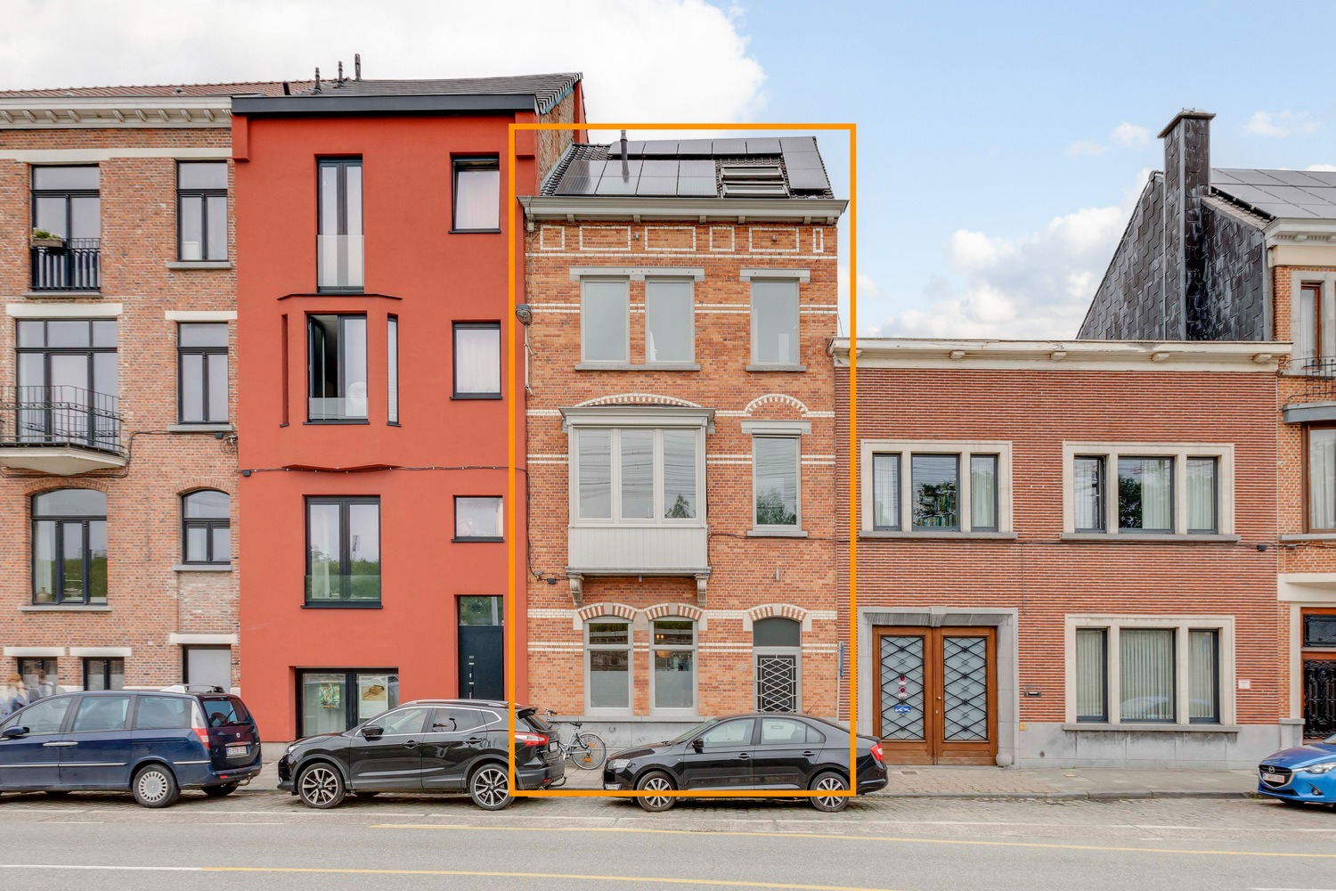 Prachtige ruime burgerwoning met 4 slaapkamers en mogelijkheid tot woon-werkcombinatie! 