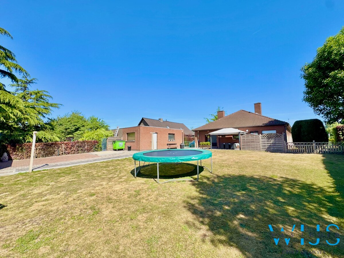 Woonhuis op 1000m² in hartje Ertvelde ! 