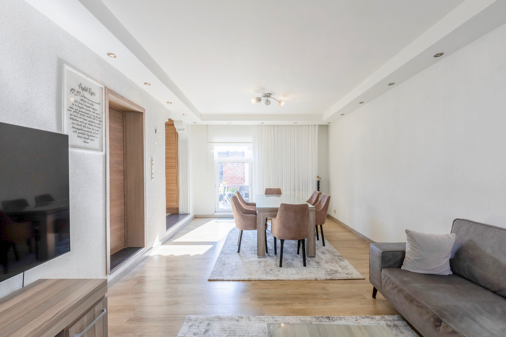Ruime stadswoning met 5 slaapkamers en handelsruimte 