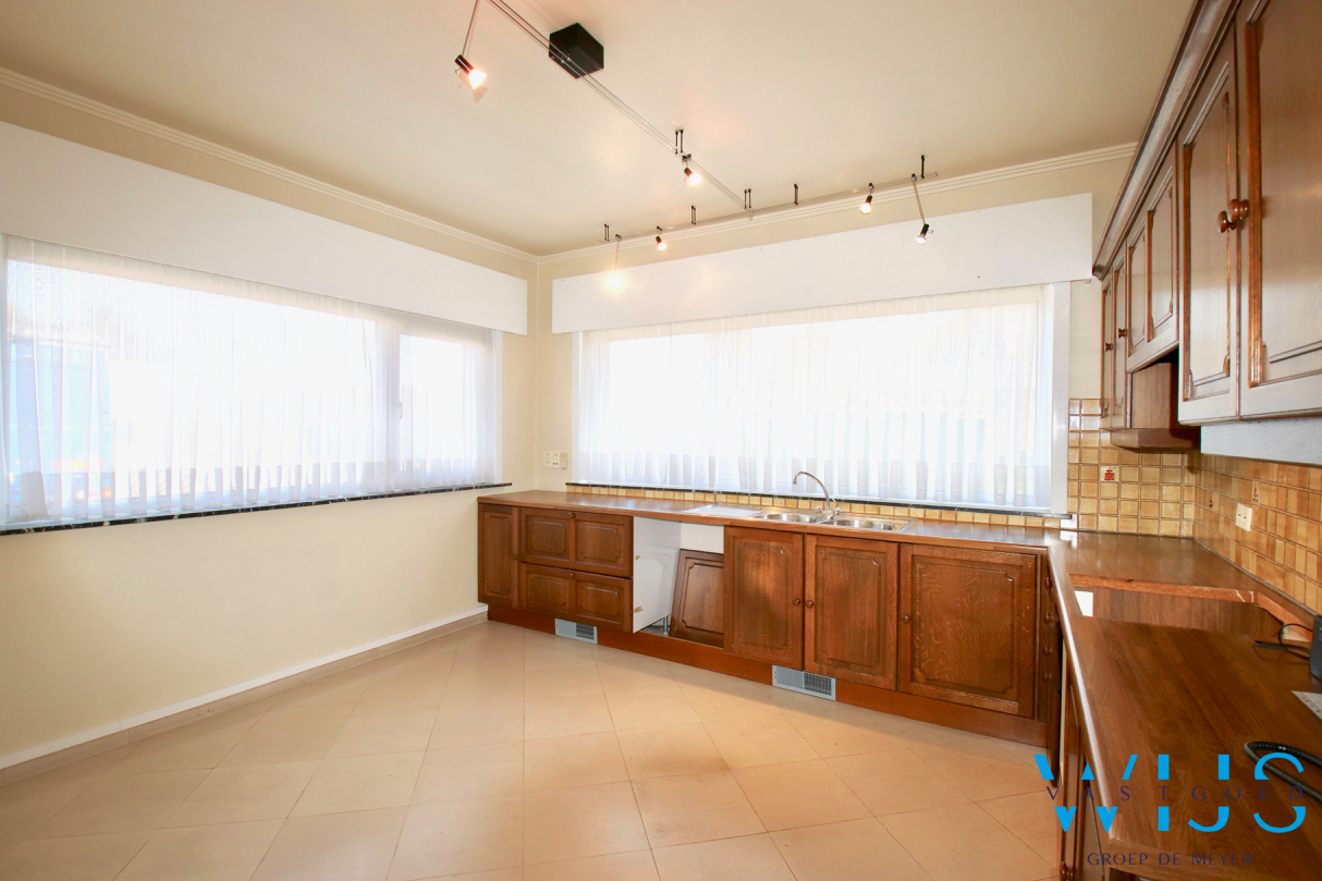 Multifunctionele bedrijfsruimte/ garage met bijhorende woning 