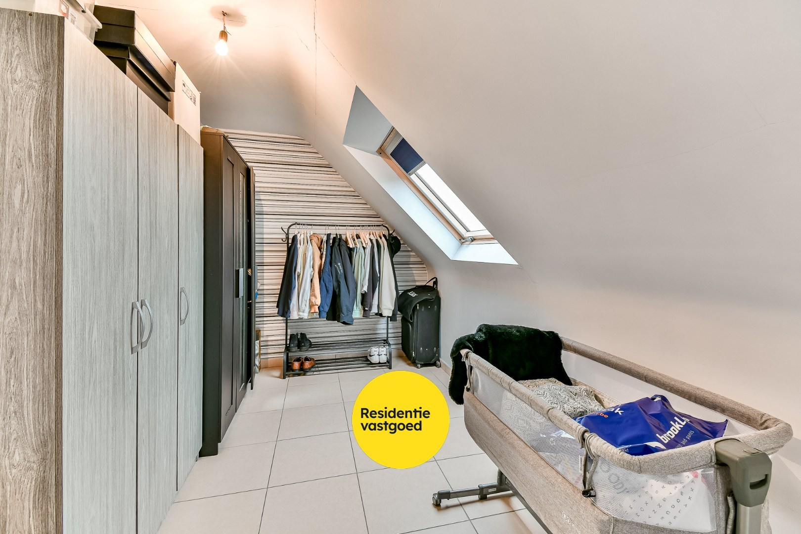 Opbrengsteigendom met 3 appartementen en 3 garages 