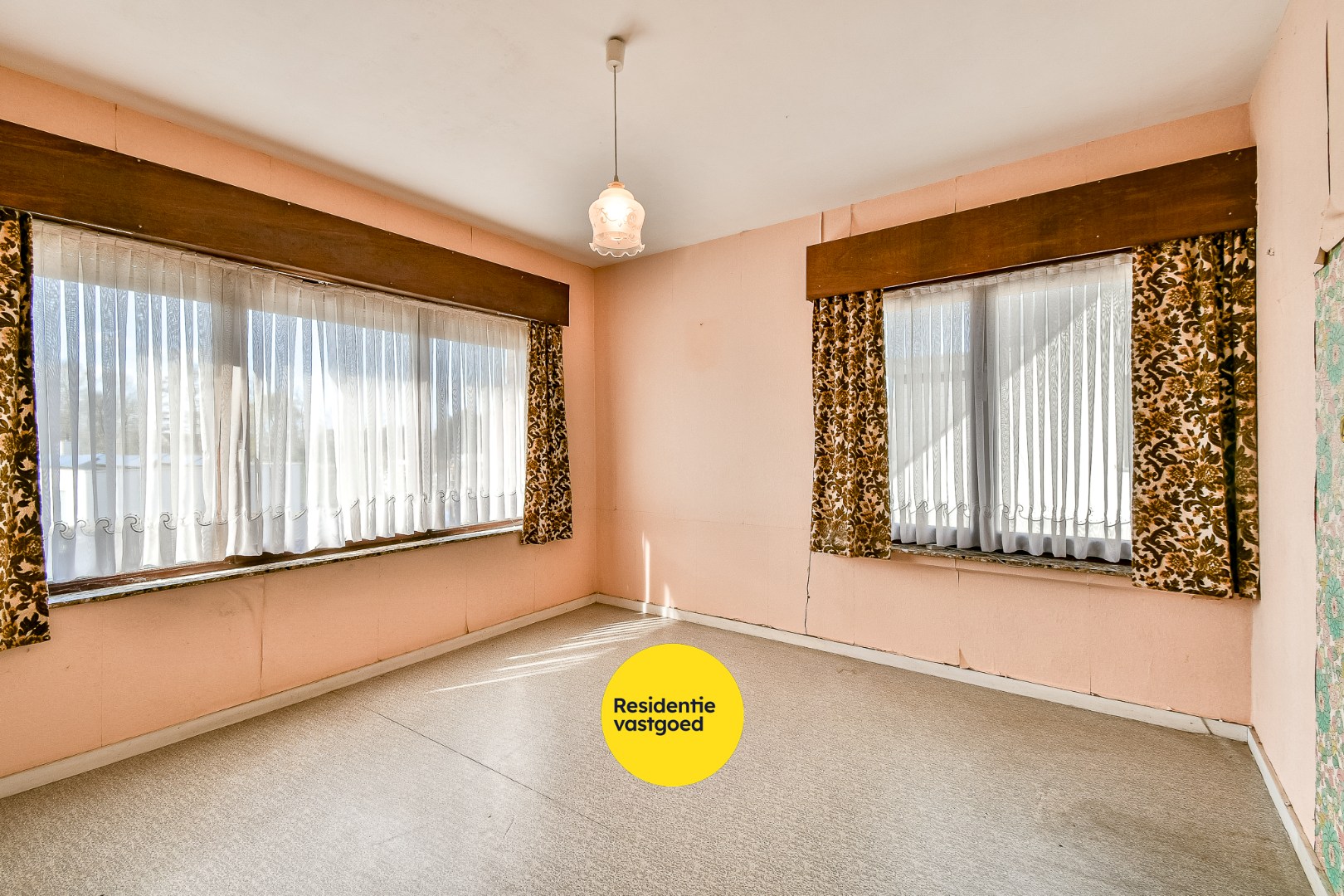 Te renoveren halfopen bebouwing met tuin en groot potentieel 