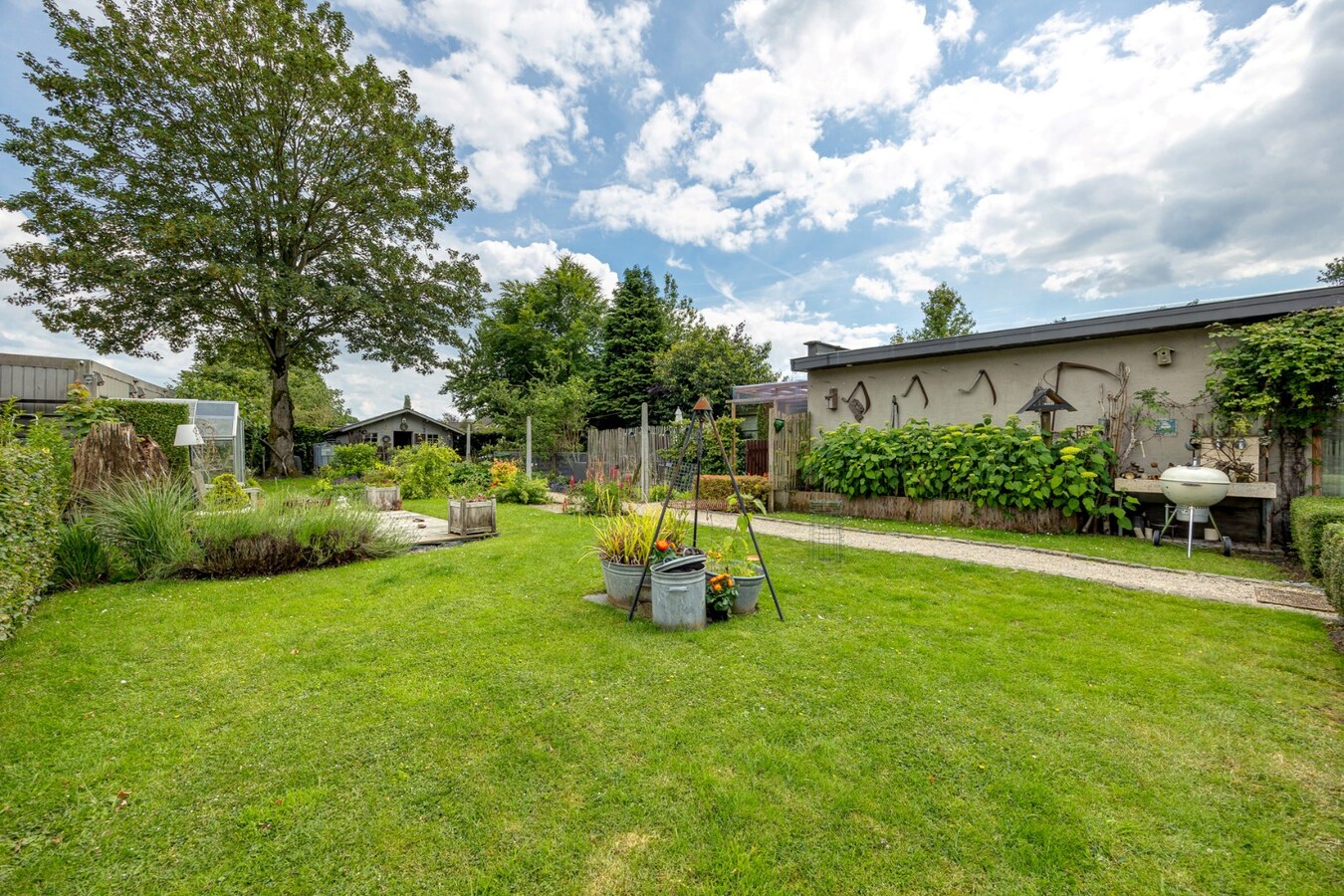 Karaktervolle hoeve op 945 meter-kangoeroewoning mogelijk 