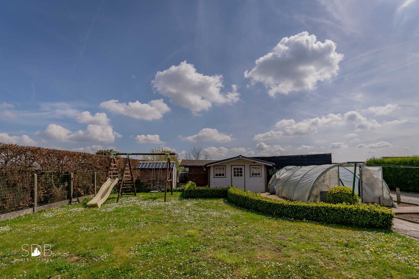 Eigentijdse woning met loods en weiland op 5.780 m². 