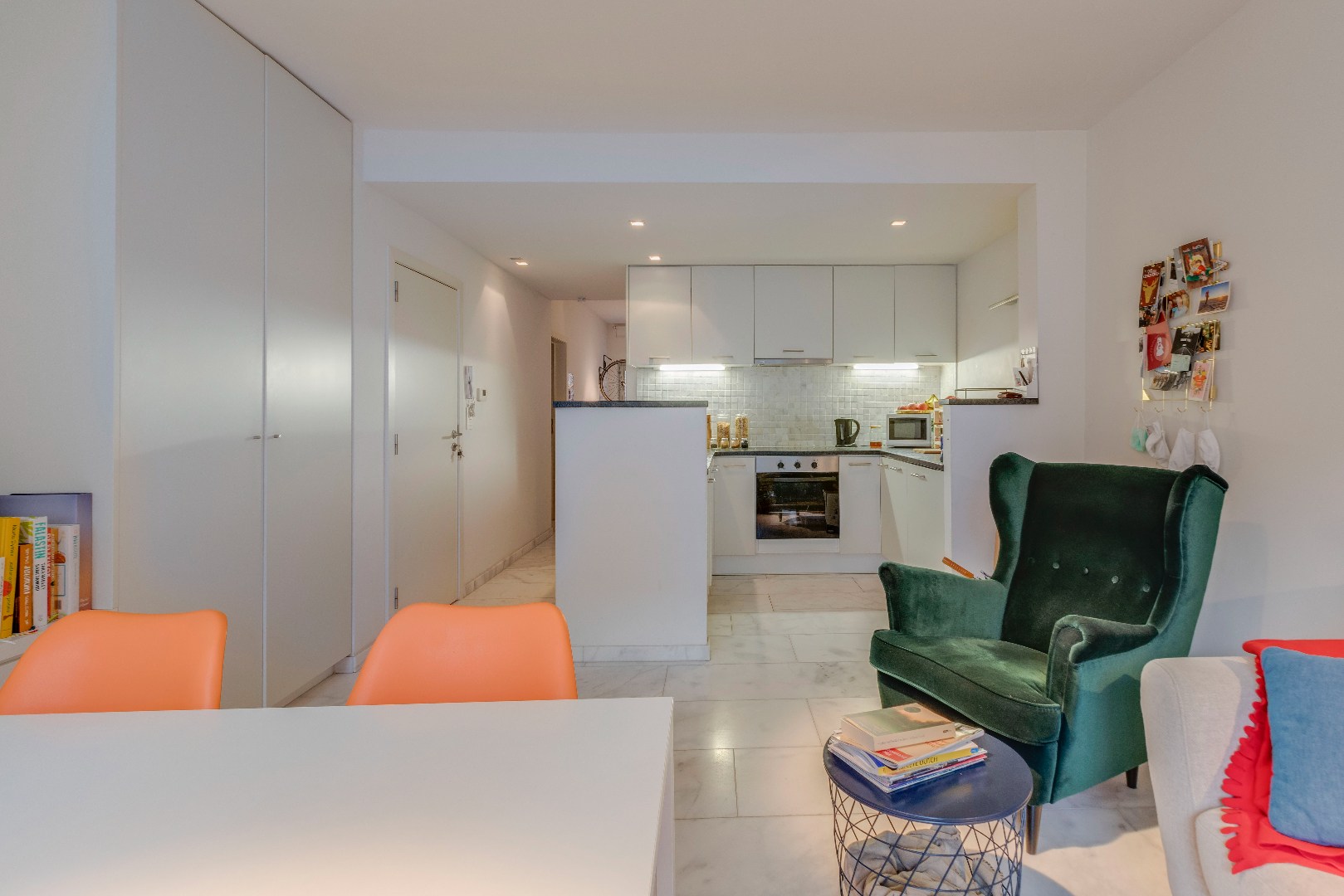 Zeer ruim 1-slaapkamer appartement met bureauruimte te  centrum Gent 