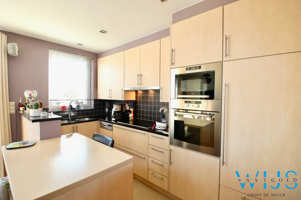 Prachtig 2 slaapkamer appartement MET ruim terras &amp; garage te ERTVELDE ! 