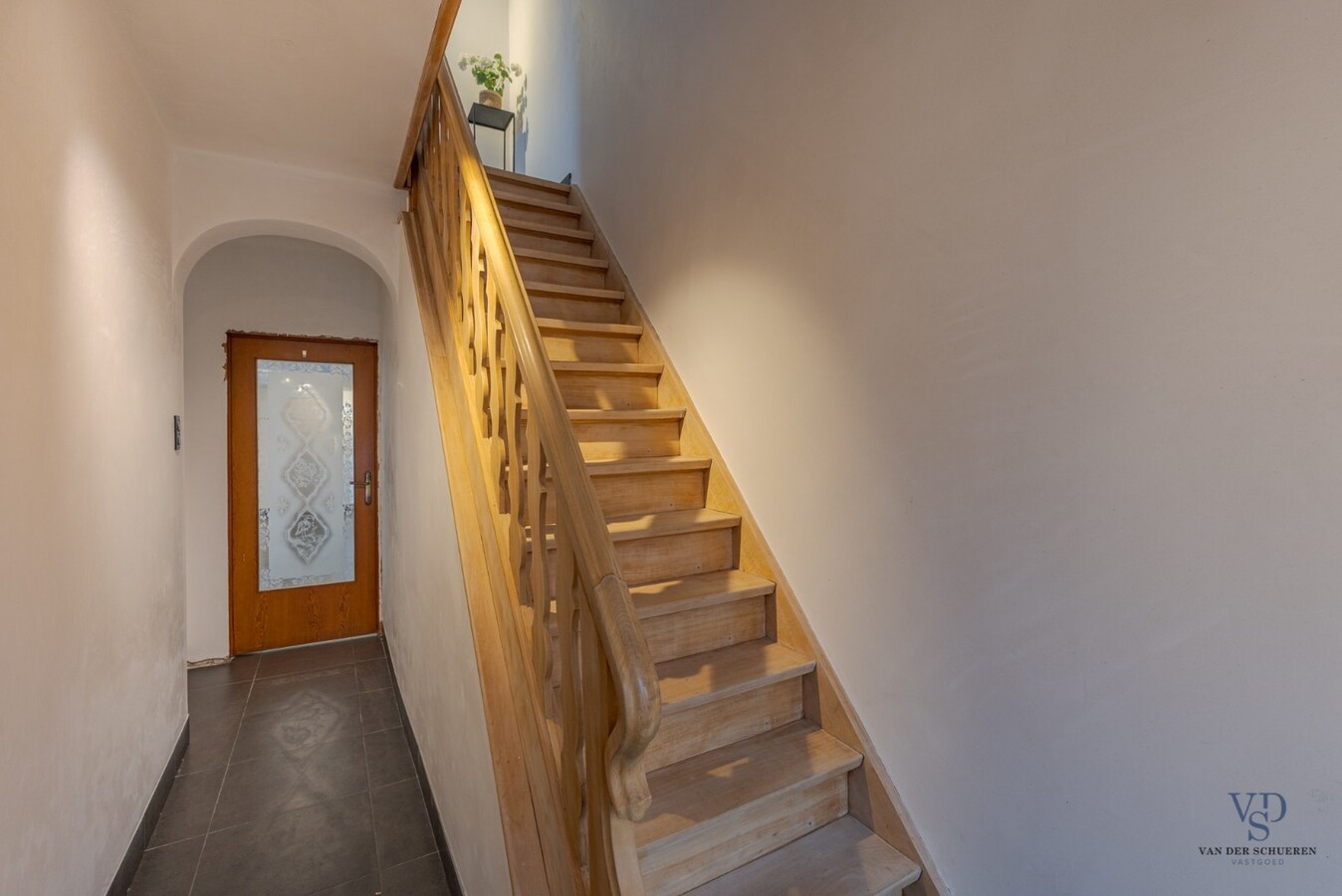 Ruime, deels gerenoveerde Half Open Bebouwing 