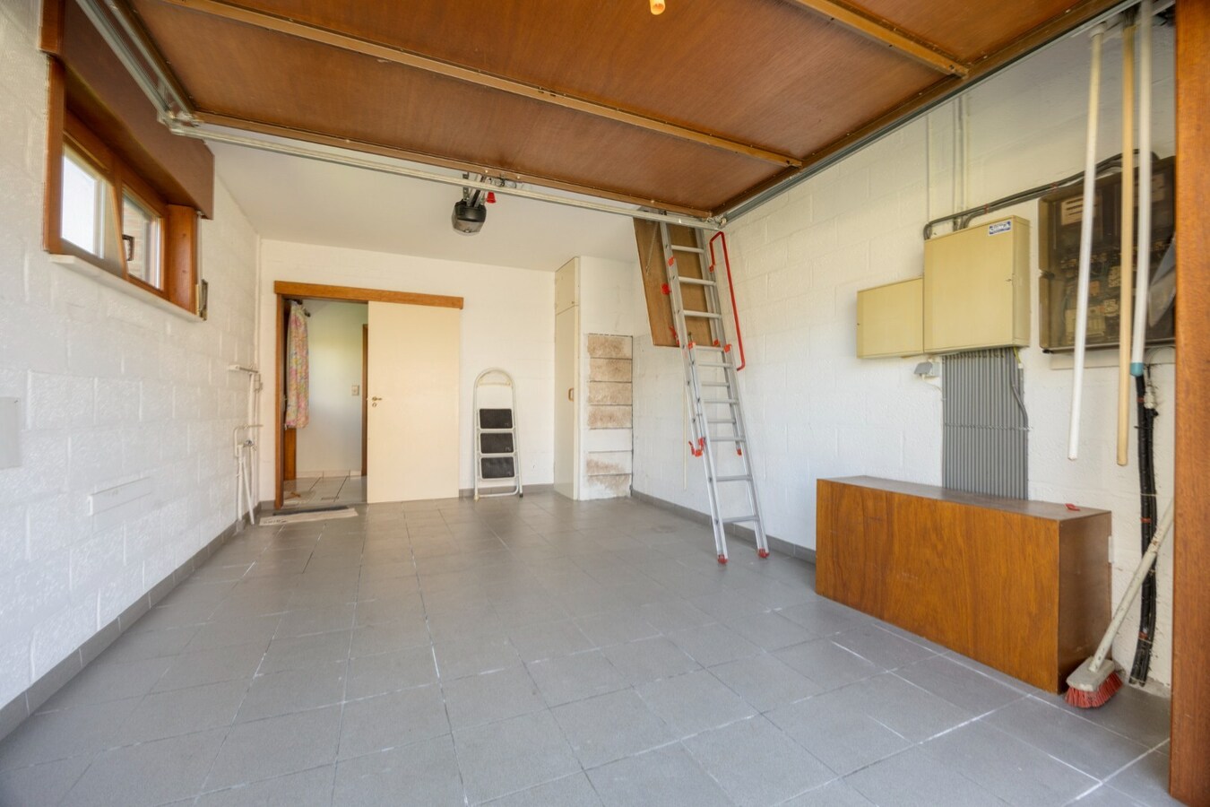Instapklare bungalow met zuidtuin, garage en rust in Outgaarden 