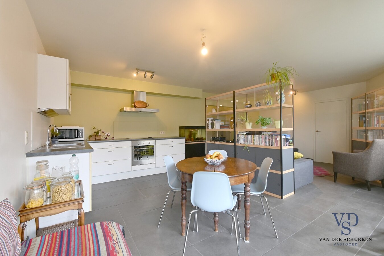 Ruim appartement in hartje Zingem. 