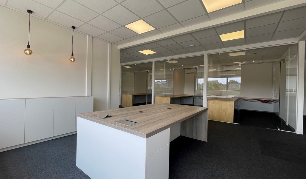 Gerenoveerde kantoren te huur in industriezone Ganzenbol Lint