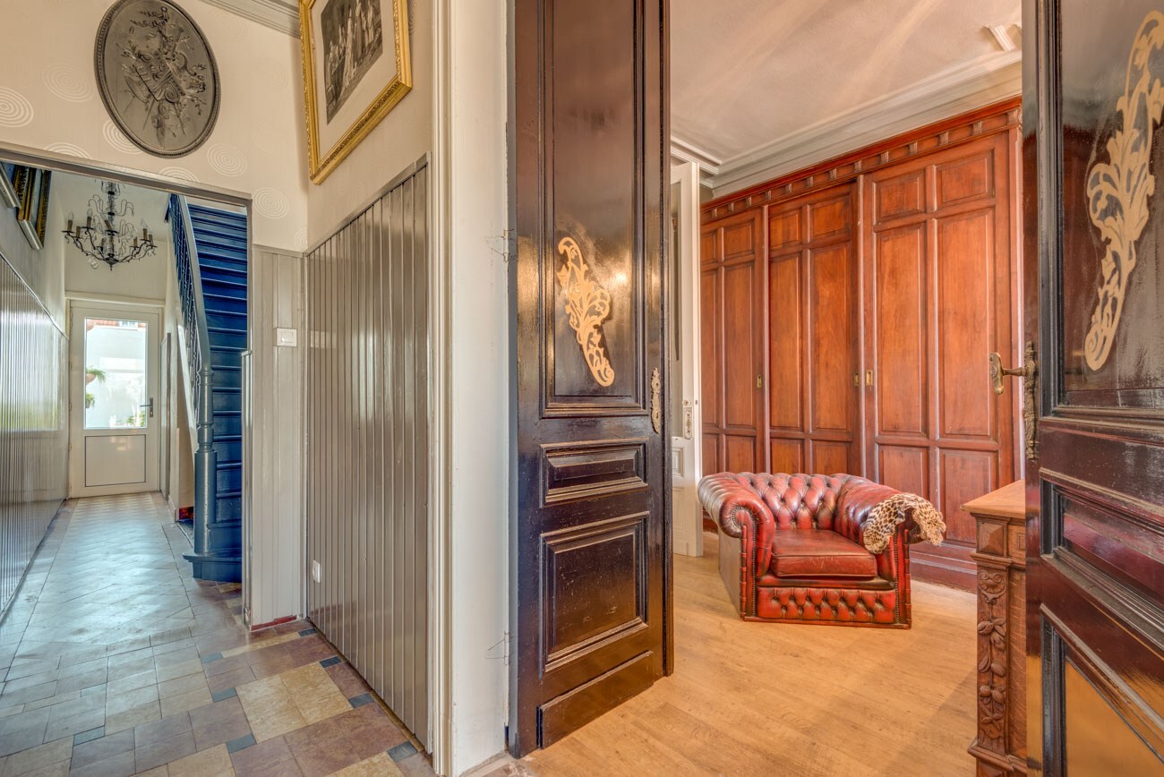 Karaktervolle herenwoning in Belle-Epoquestijl vlakbij zee en strand te Heist. 