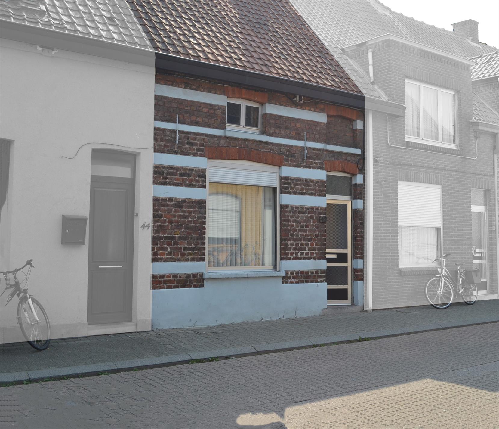 Te renoveren rijwoning met  garage en uitweg  nabij centrum Eeklo 