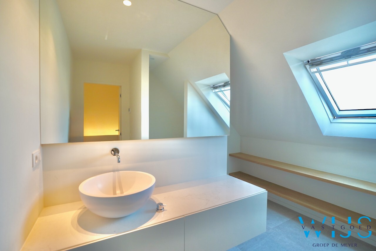 Luxues afgewerkt 2 slaapkamer appartement IN het centrum Ertvelde ! 