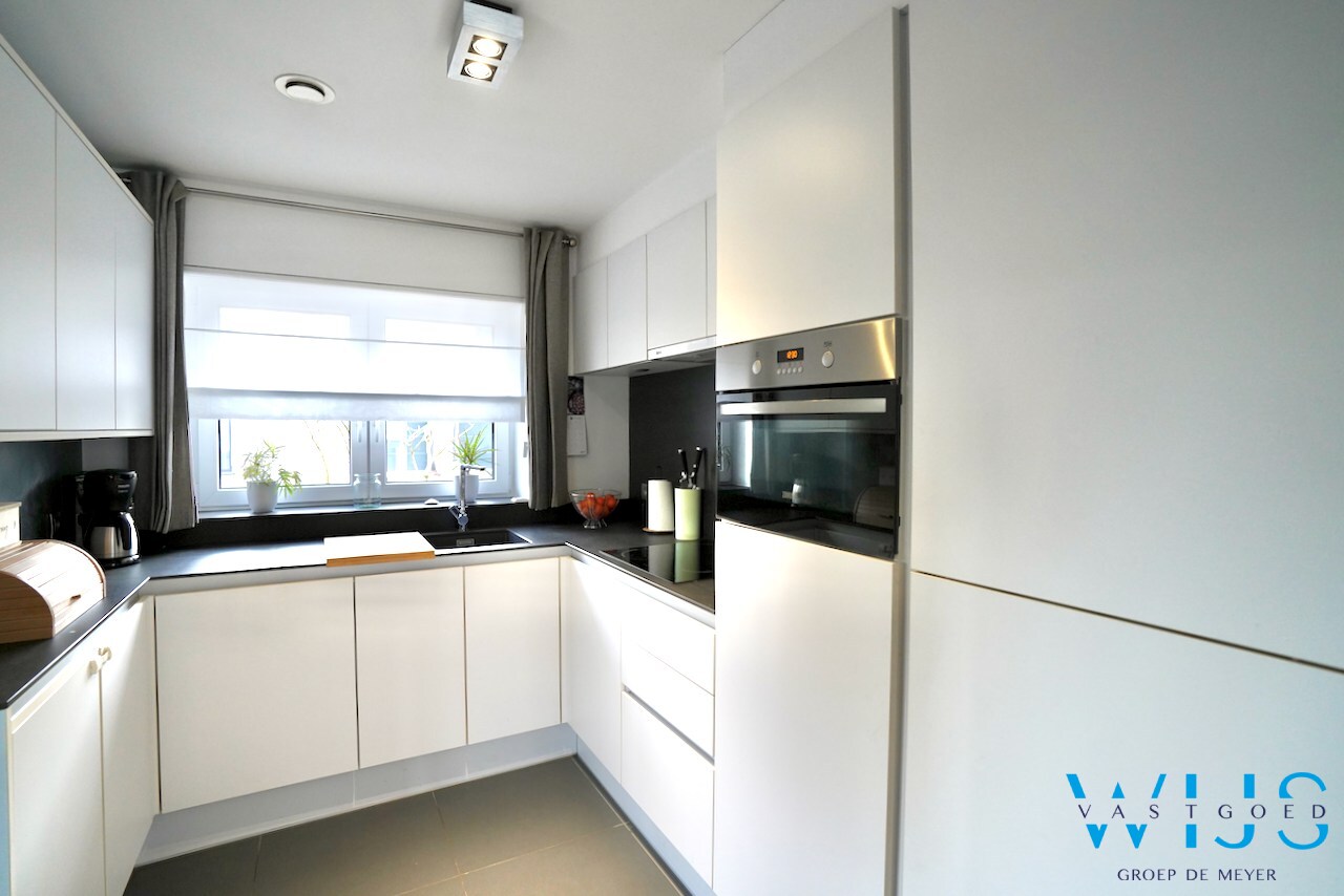 Enorm energiezuinig woonhuis in halfopen bebouwing te Eeklo ! 