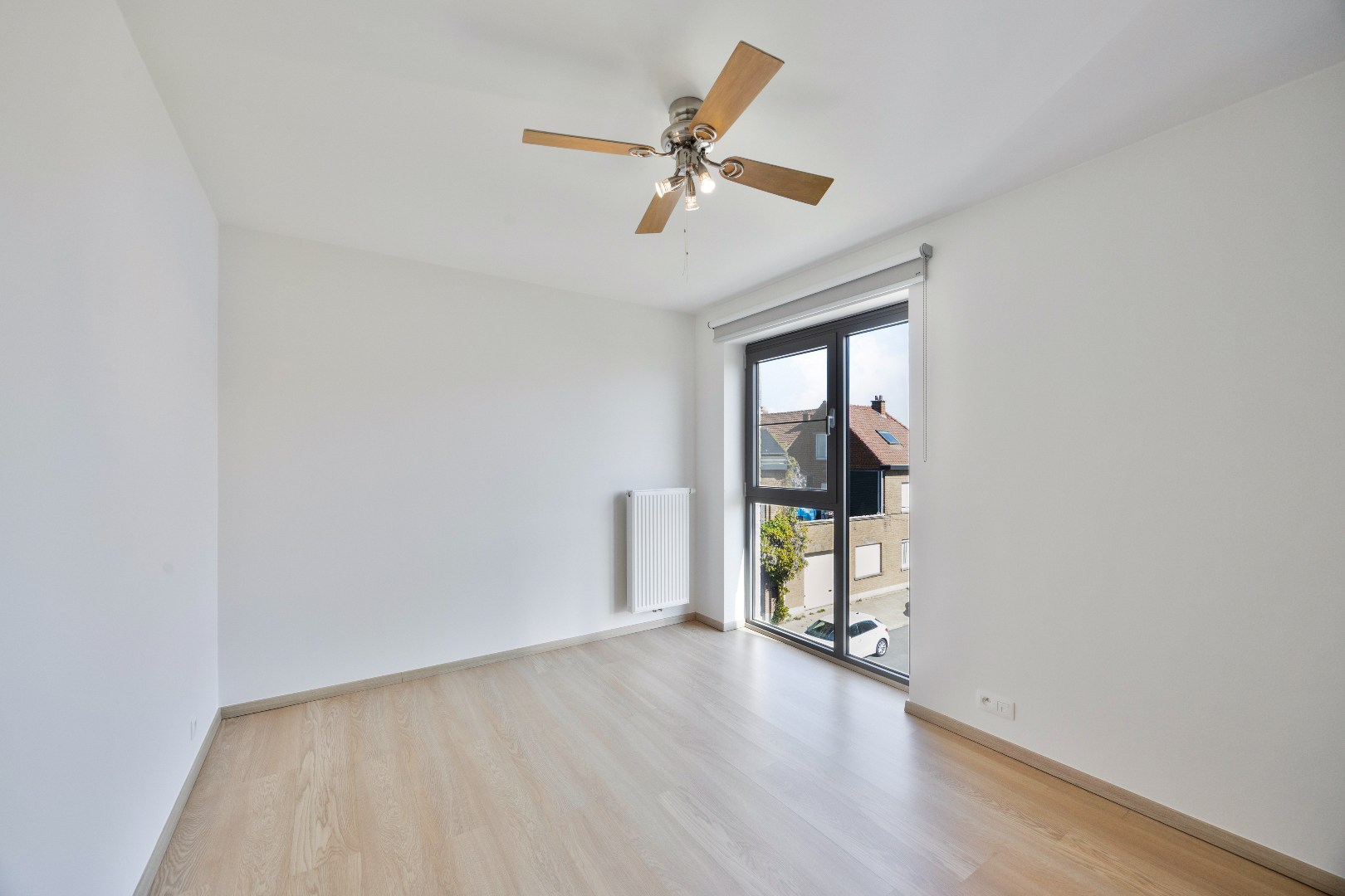 App te huur nabij centrum Halle: 2 slpks, terras, parking + kelder 