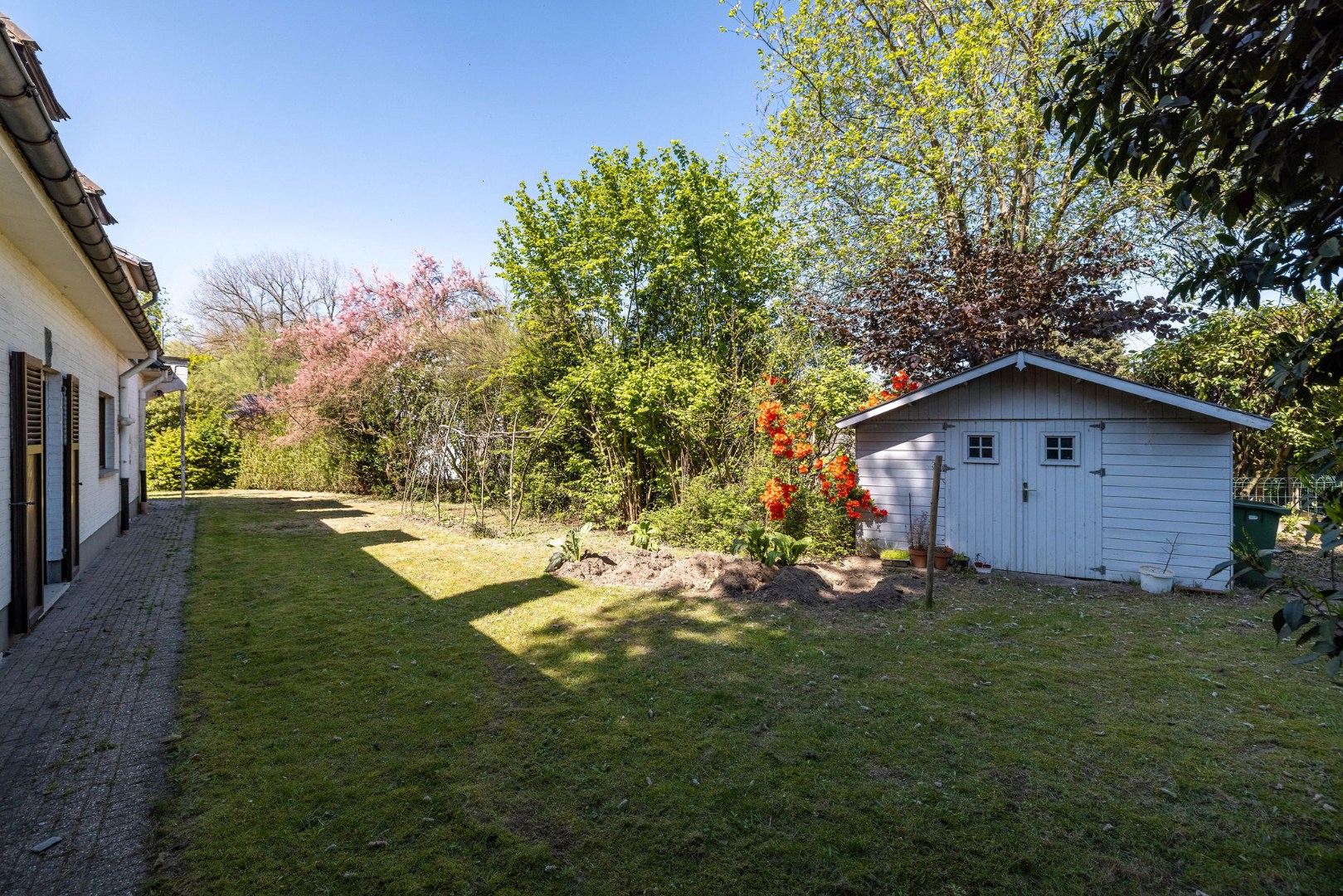 Karaktervolle villa met royale volumes op perceel van 1100m2 nabij de E40 
