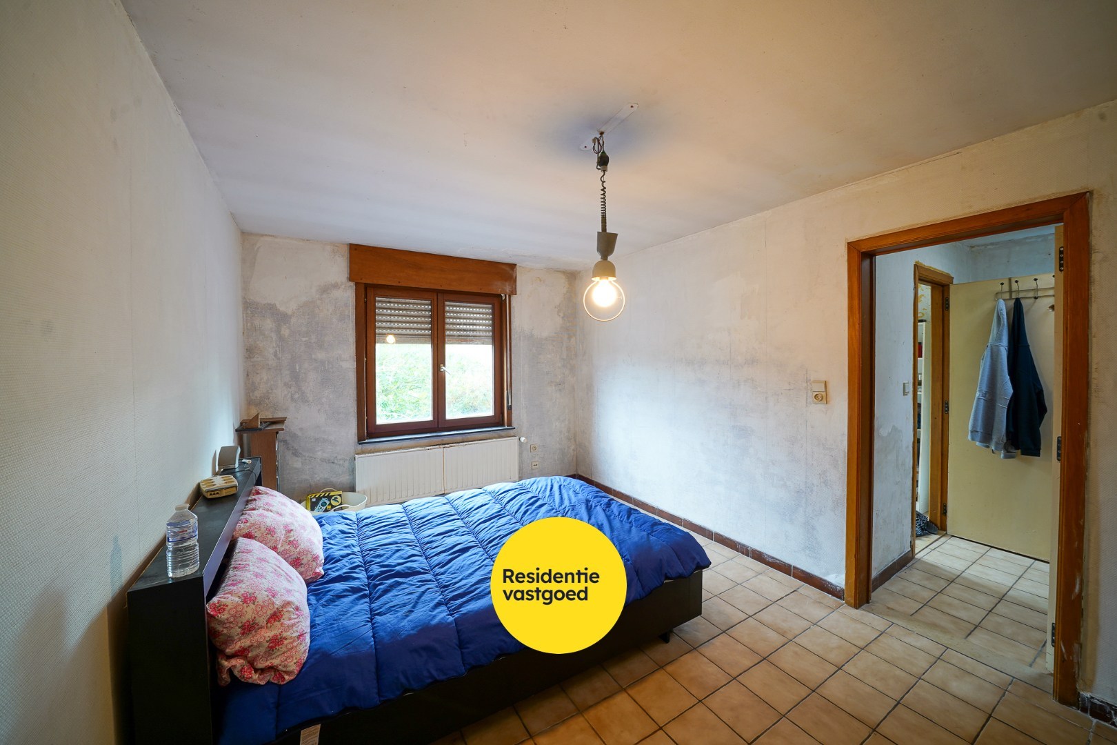 Te renoveren woning met dubbele garage in Bredene – ideaal renovatieproject 