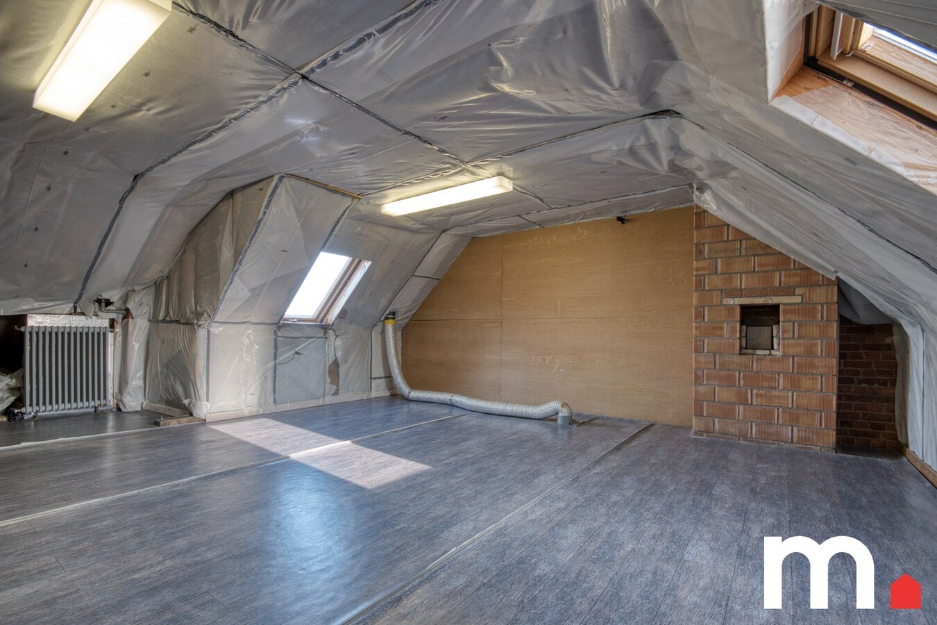 Centrum gelegen gezinswoning met praktijkmogelijkheid te Gullegem ! 