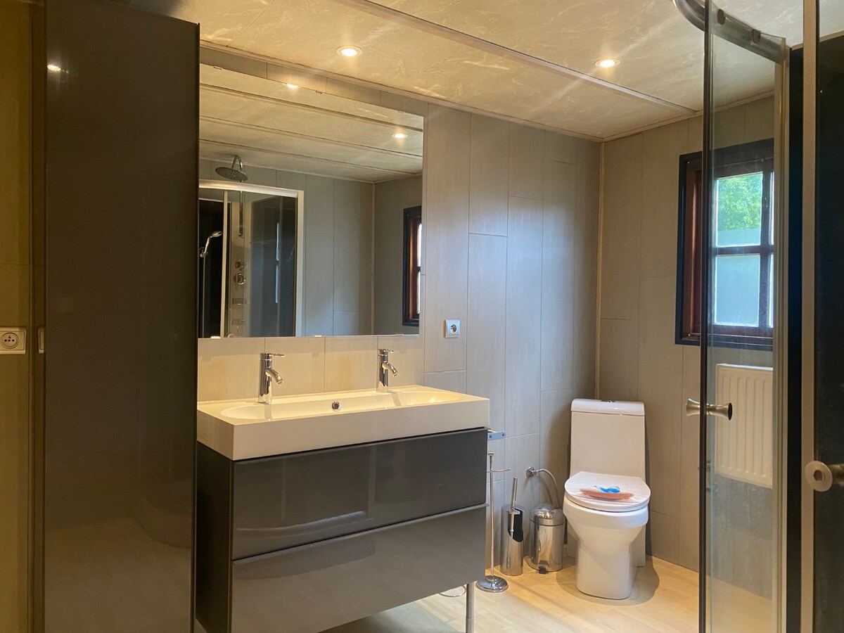 VERLAAGD in PRIJS ! Vrijstaande (vakantie)woning in het bos, Domein Sparrendal Lanklaar. 