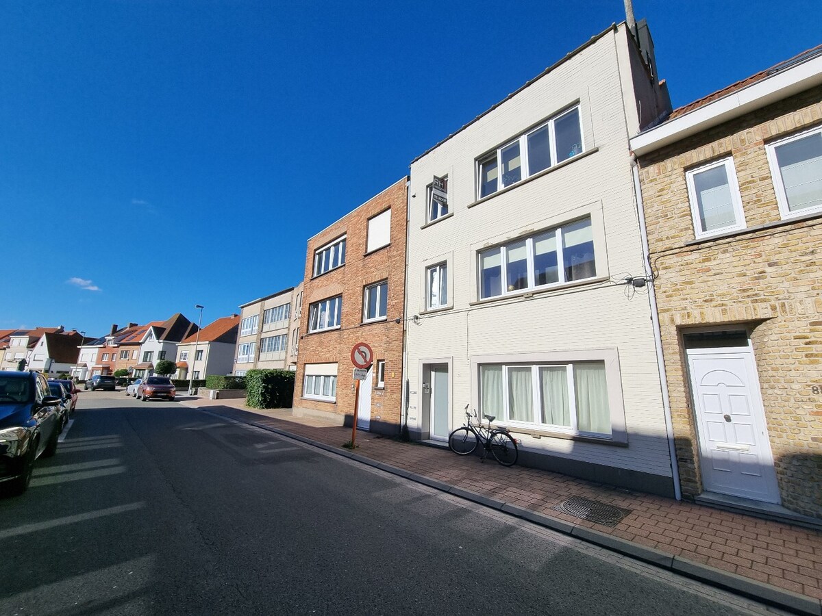 Goed gelegen, lichtrijk en ruim appartement in een kleinschalige residentie te Heist 