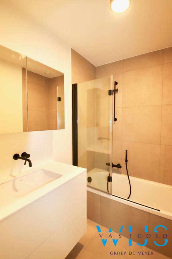 Zeer aangenaam gelijkvloers appartement met tuin te Belzele ! 