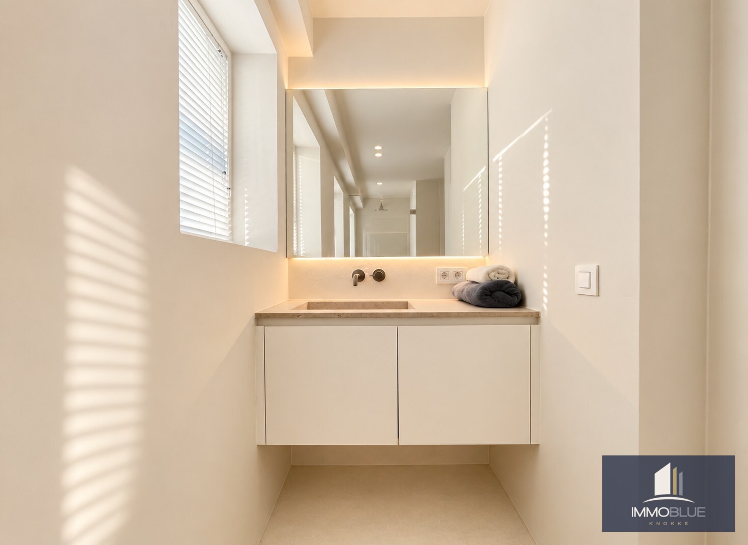 Offre exceptionnelle : Villa entièrement rénovée avec vue frontale sur la mer. 