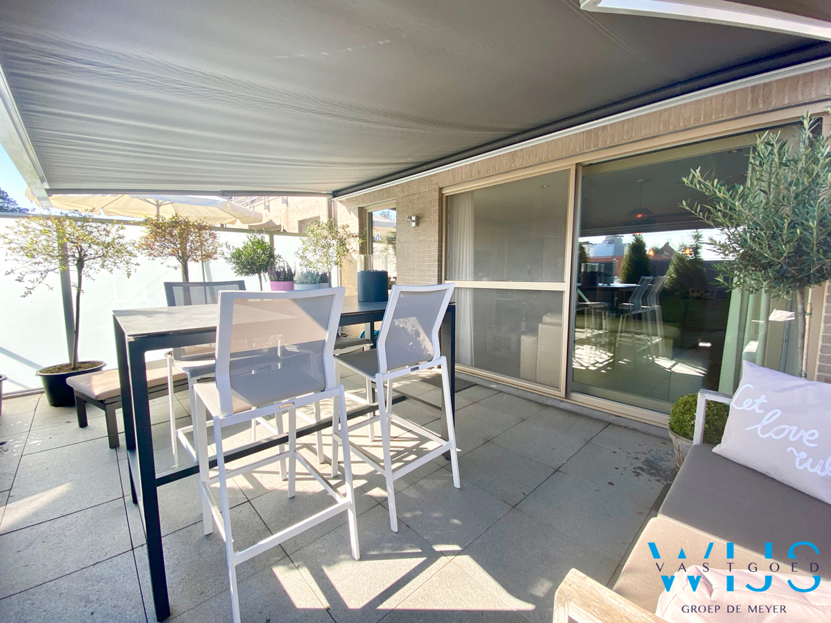 Prachtig 2 slaapkamer appartement MET ruim terras &amp; garage te ERTVELDE ! 