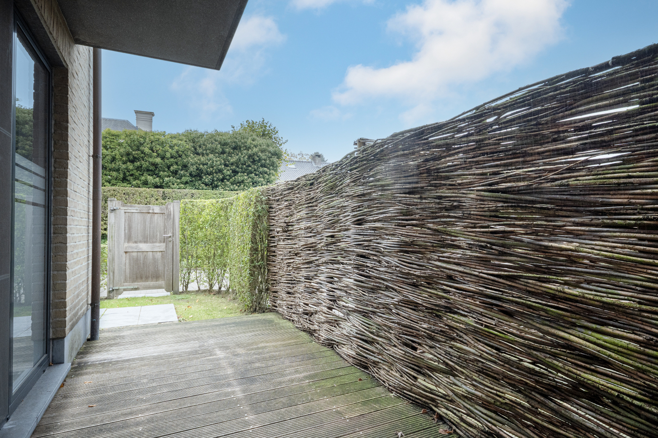 Instapklaar gelijkvloers appartement aan het Leopold III park in Kortrijk te koop ! 