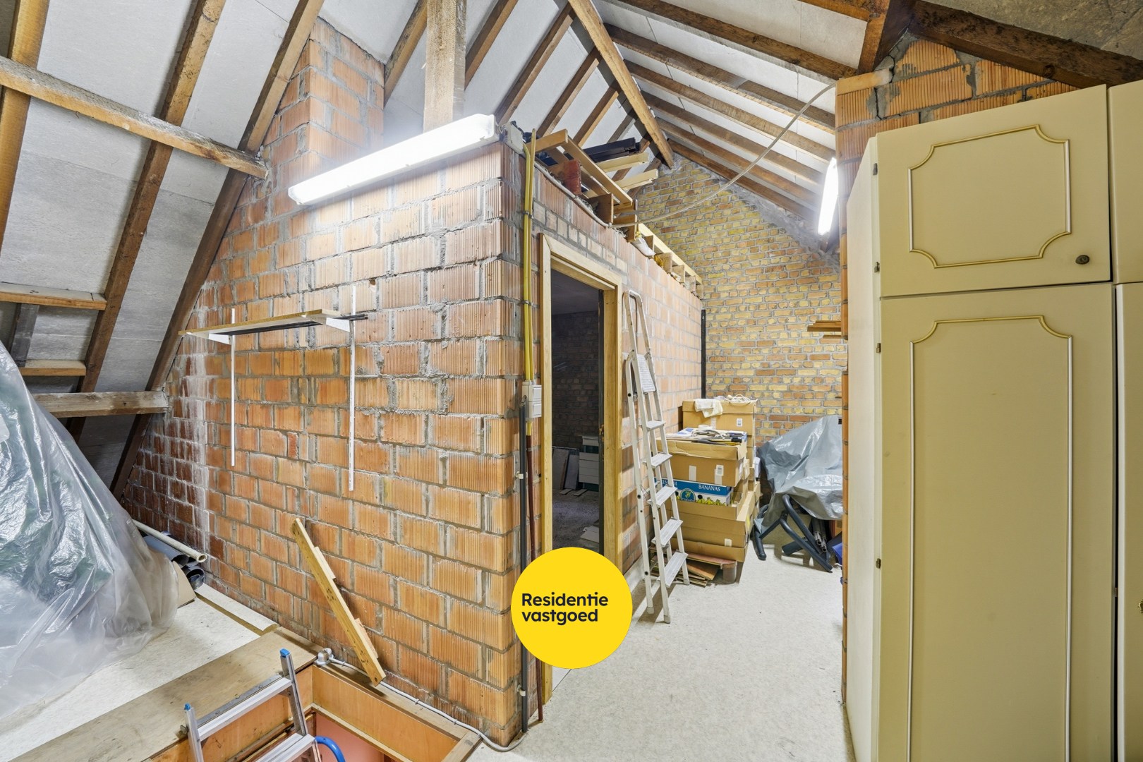 Ruime bel-etage met grote garage en 3 slaapkamers 