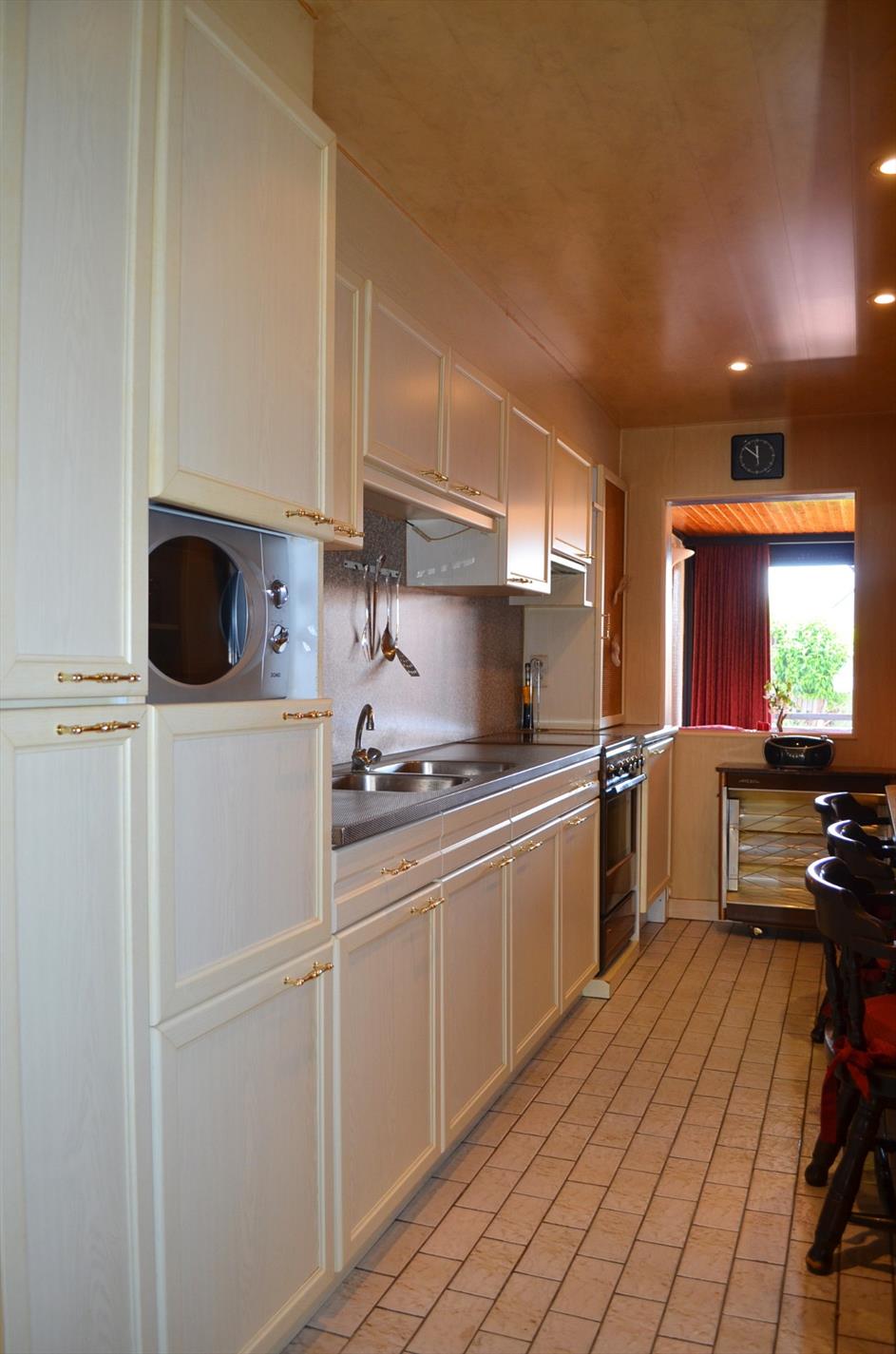 Rijwoning met 2 slpks,  ruime zolder (mogelijk 3de slpk)  &amp; zonnige tuin te Eeklo 