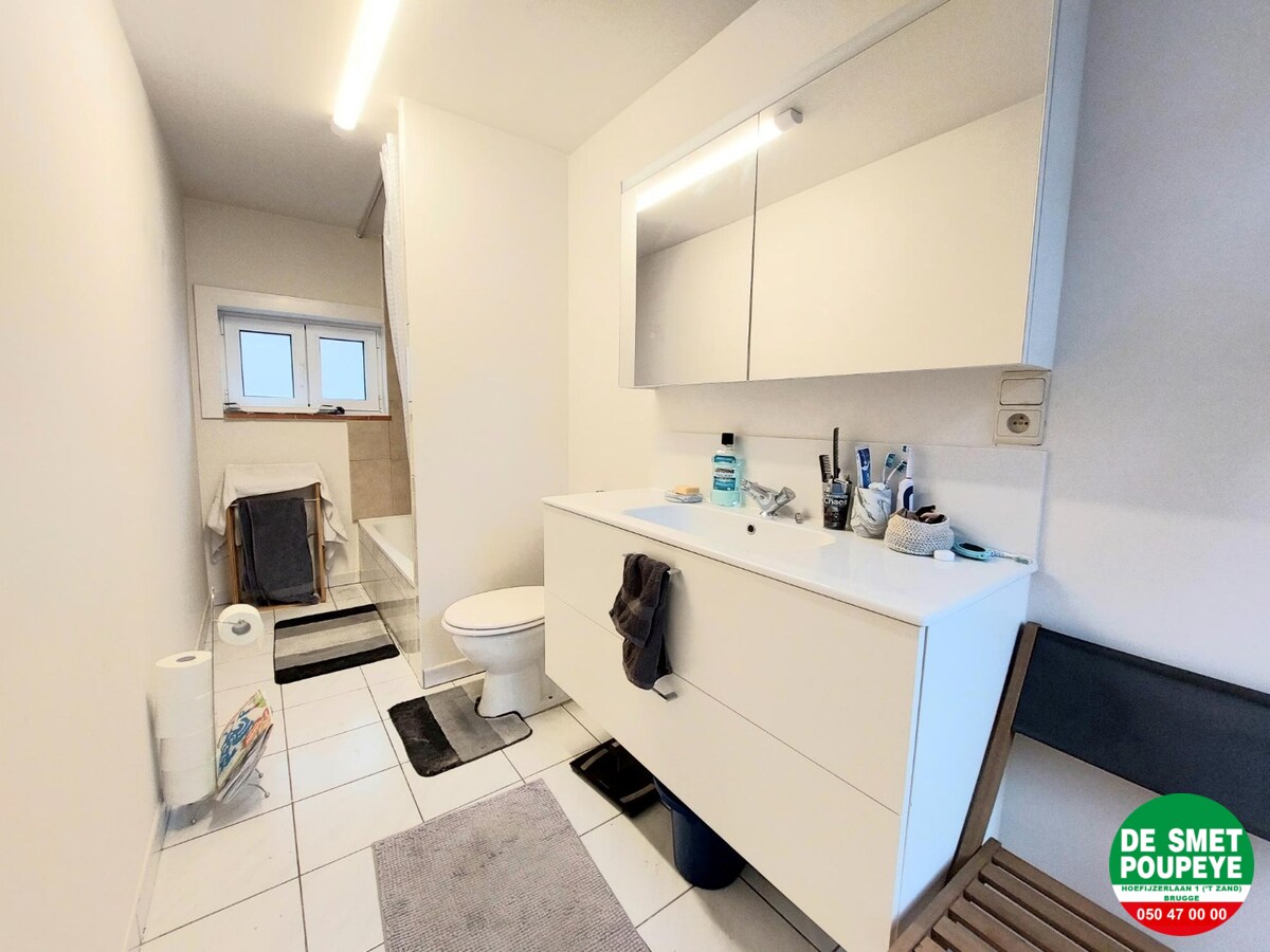 Rijwoning met gemeenschappelijk terras 