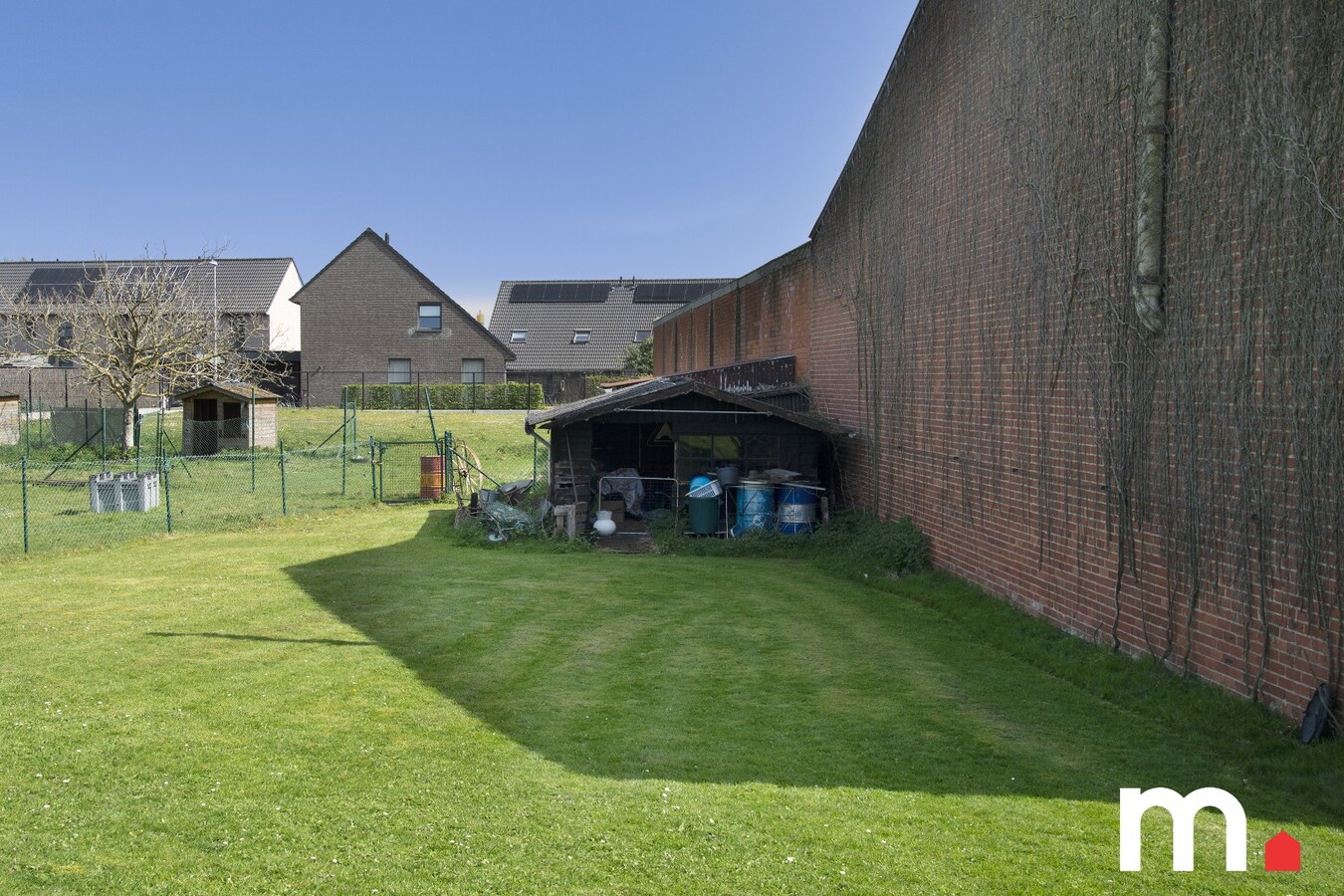 Unieke Villa te Roeselare op 2258m² met 28 zonnepanelen en 432m² bewoonbare oppervlakte! 