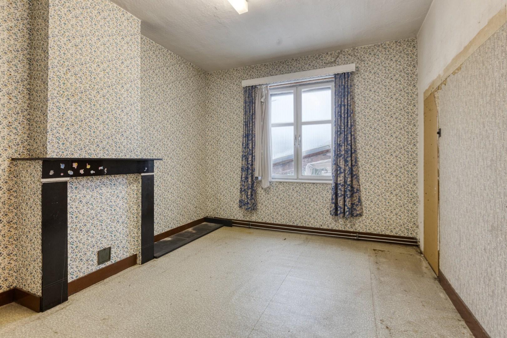 Gezinswoning met 6 slpk. en ruime garage op perceel van 1233m² te Leopoldsburg 