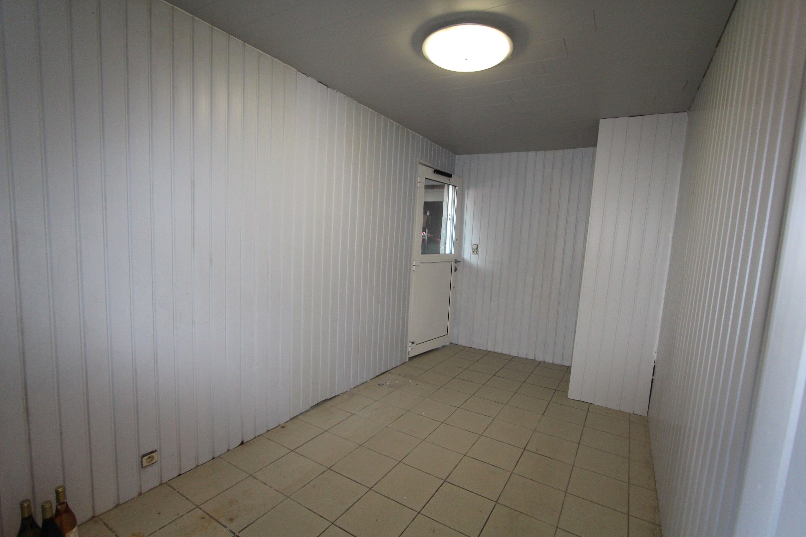 GELIJKVLOERS APPARTEMENT - VOLLEDIG VERNIEUWD 