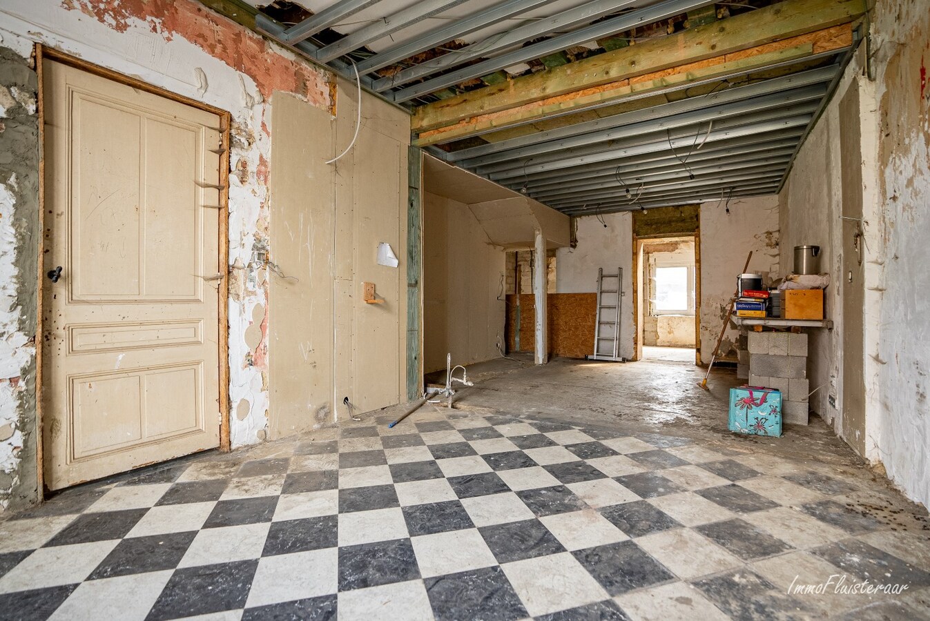 Propriété équestre avec maison à rénover à ca. 90a à Wonck (Bassenge). 