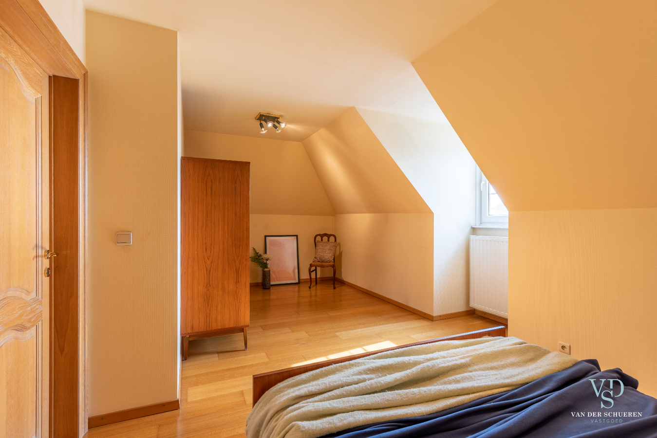 Lichtrijke, stijlvolle villa  (EPC van 254 !). 