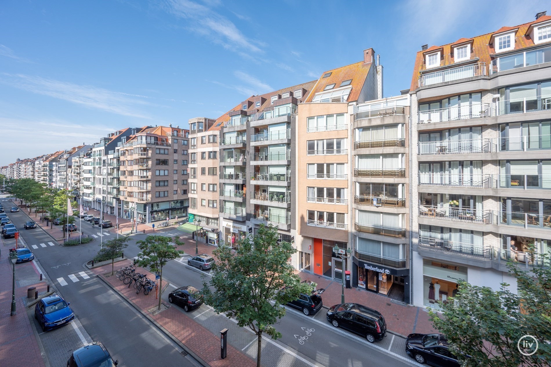 Gerenoveerd appartement met 2 volwaardige slaapkamers vlakbij het Vanbunnenplein te Knokke (mog. tot het huren van een inpandige garage) 