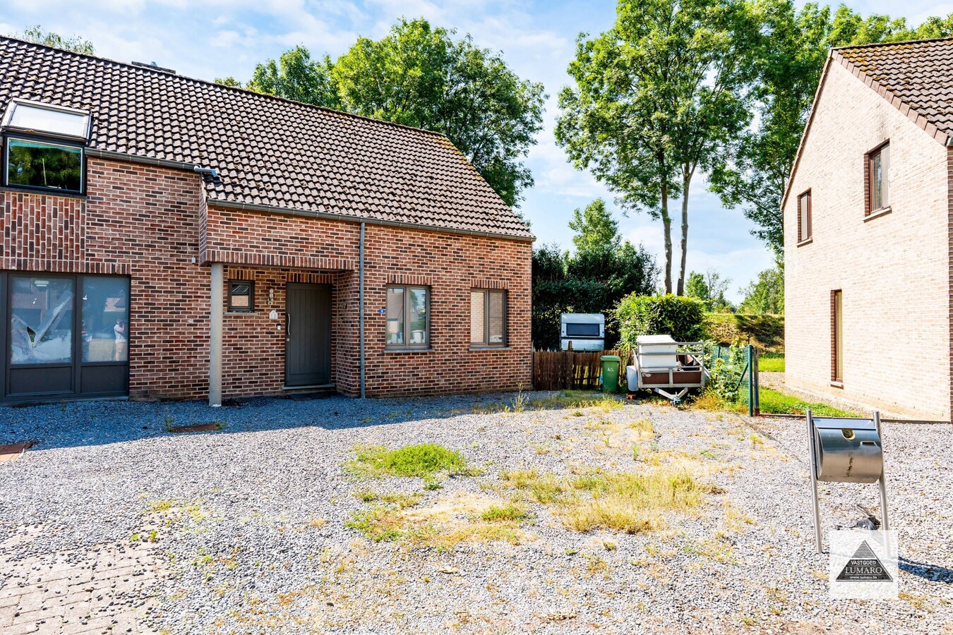 Gezinswoning met 4 slaapkamers, gelegen aan de Winterdijk, natuurgebied Maaswinkel. 