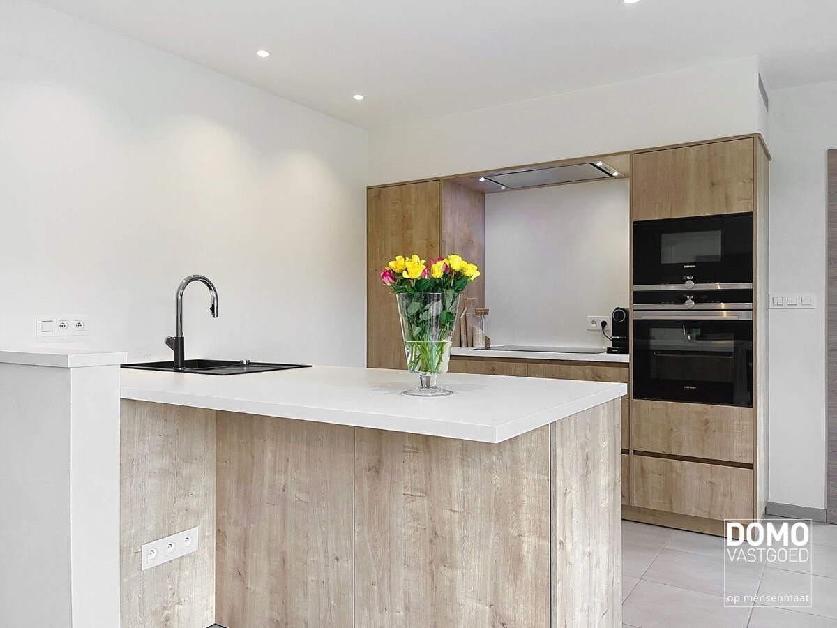 INSTAPKLARE GEZINSWONING MET 3 (MOGELIJK 4) SLAAPKAMERS EN EPC - LABEL A TE NEEROETEREN 