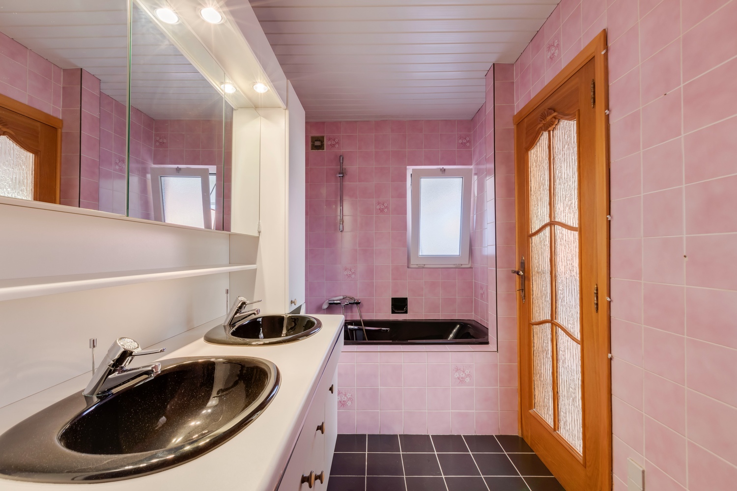 Op te frissen woning met charmante tuin! 