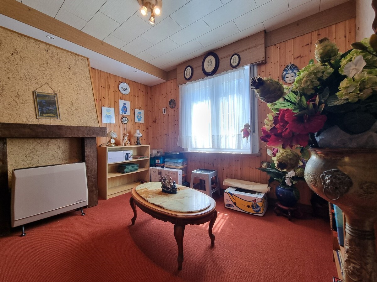 Te moderniseren woning op centrale ligging te Heist 