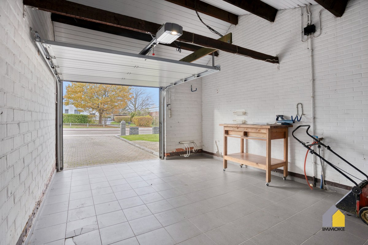 Vrijstaande, statige woning op 7 a 82 ca met 3 slpk en mooie tuin. 