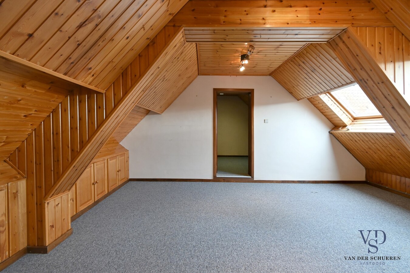 Charmante hoeve met stallen 