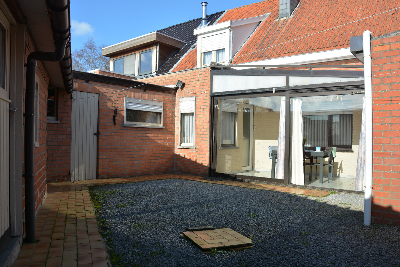 Half-open woning met 4 slaapkamers op unieke ligging 