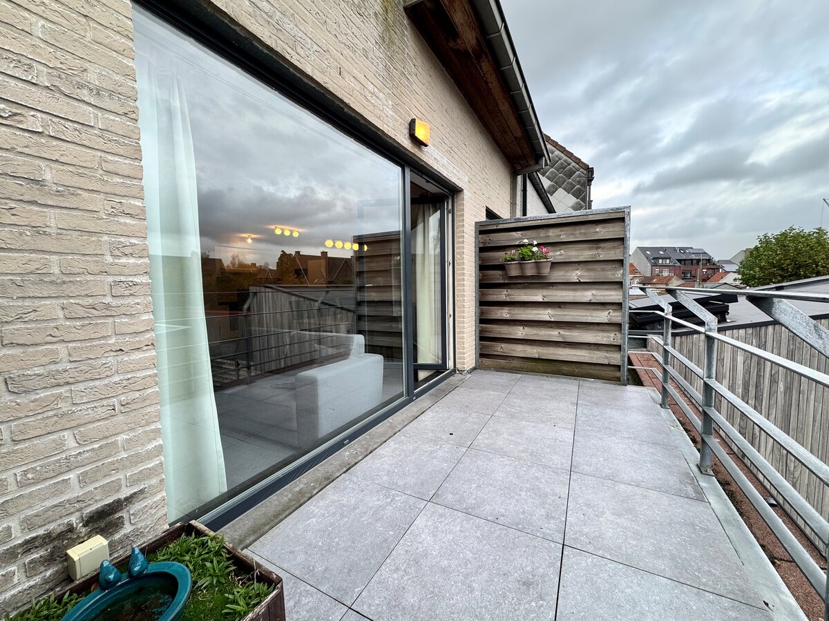 Instapklaar appartement met 2 slaapkamers en garage te Torhout 