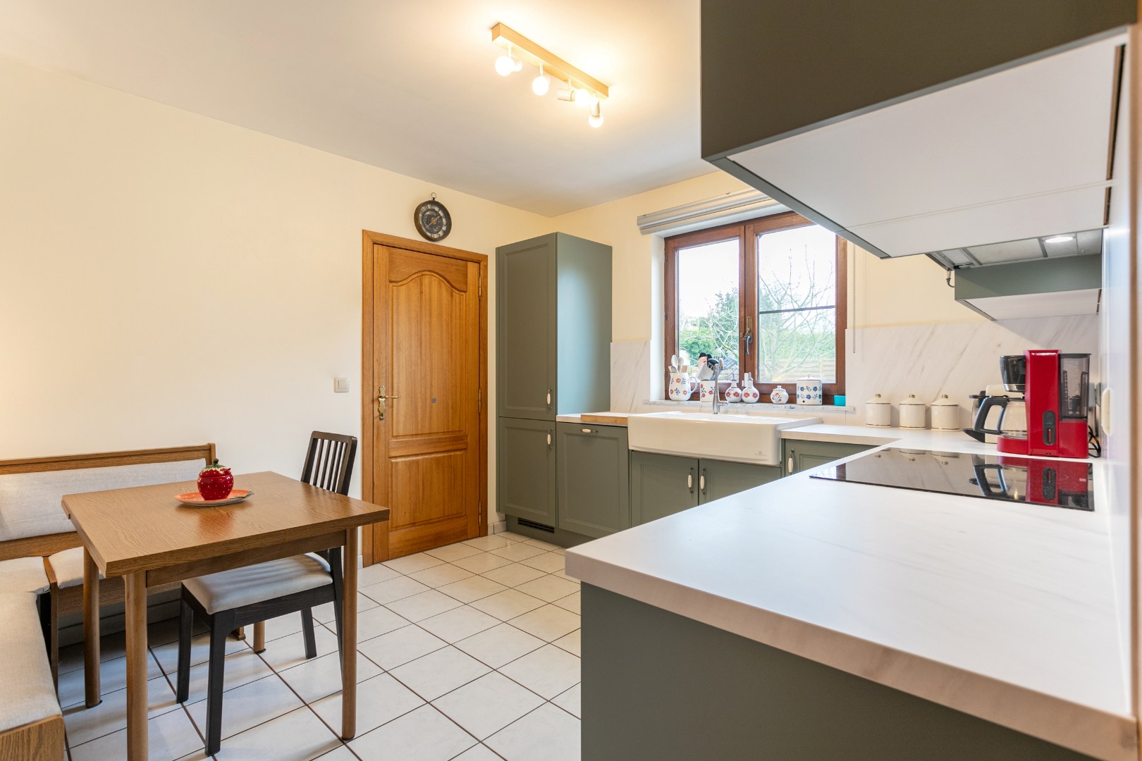 Instapklare woning met 3 slpks, garage en tuin op 6a61ca 