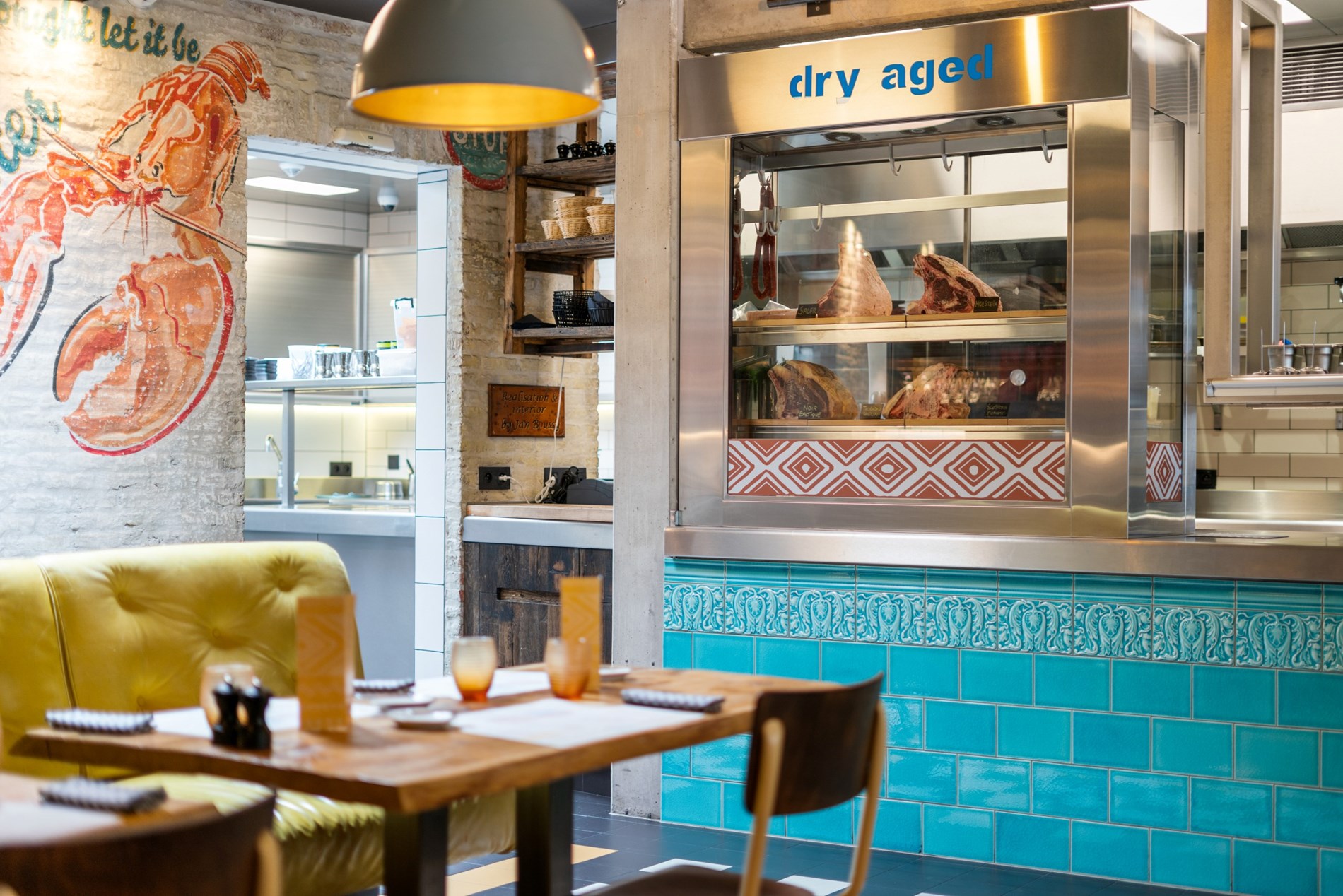 Magnifique local commercial fini (°2015), aménagé en restaurant équipé de toutes les technologies récentes et en excellent état, situé au centre de Knokke, à proximité de l'avenue Lippens et du marché 