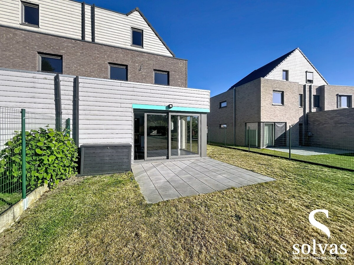 Instapklare ruime halfopen woning met 4 slaapkamers op toplocatie! 