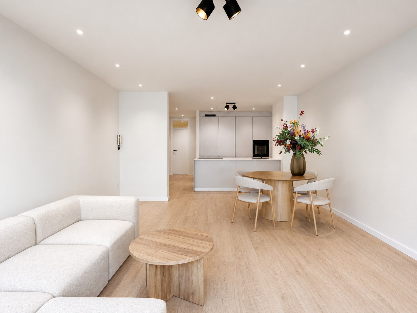 Instapklaar 2-slaapkamerappartement op wandelafstand van zee 