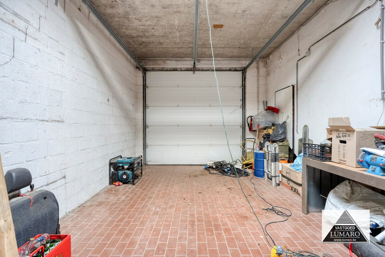 Commercieel gelegen winkel  met  parking 